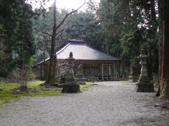 歴史が感じられる赤倉神社の境内