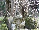 赤倉神社境内に設けられた三猿（見ざる聞かざる言わざる）の石像