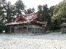 久麻加夫都阿良加志比古神社社殿全景右斜め前方から