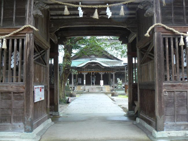 気多本宮とも呼ばれる能登生国玉比古神社の境内