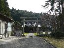 長谷部神社参道から見る木製鳥居