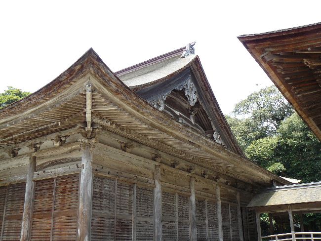 �������E�{��