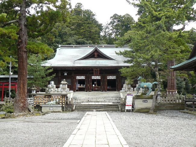 歴史が感じられる菅生石部神社の境内