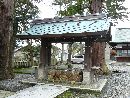 前田利治と縁がある菅生石部神社境内に建立されている手水舎
