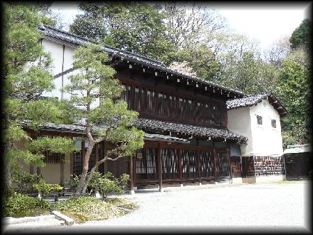 �������@