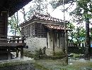 葭島神社拝殿の脇に建立されている宝庫