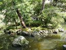 那谷寺庭園の池にある中島に建立されている石祠