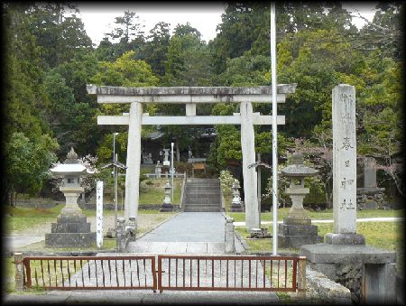 �t���_�Ћ������ʂɐ݂���ꂽ�Β����A�Α��Ѝ��W�A�Γ��U