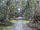 須須神社参道の石畳と社叢