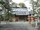 重蔵神社参道から見た拝殿正面と石燈篭