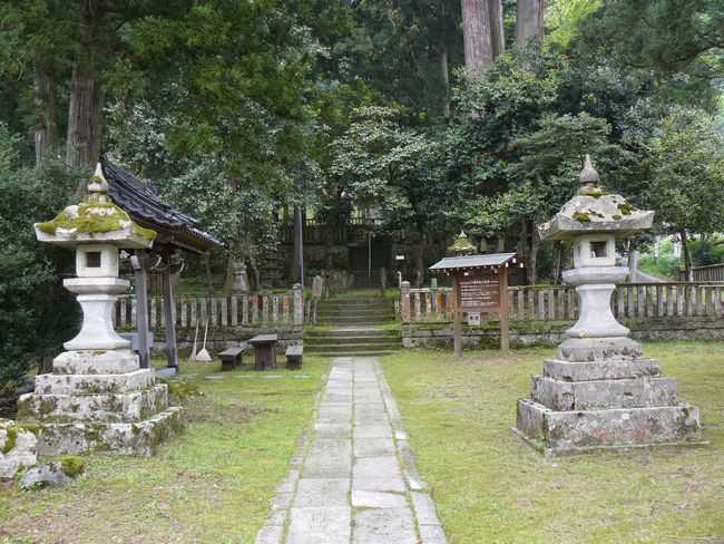 �R������E�����_�Ђ̎O����