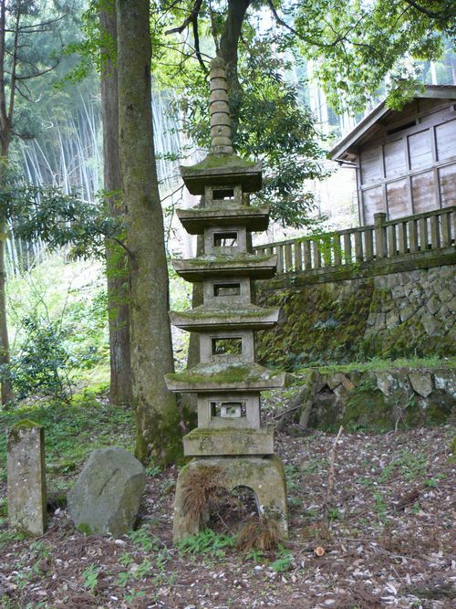 �R������E�����_�Ђ̎O����