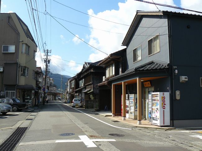 �R������E������