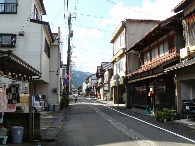 �R������E������