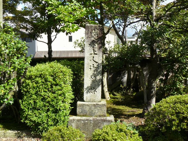 �R������E������